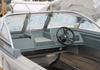 Моторно-гребная лодка Windboat 48 