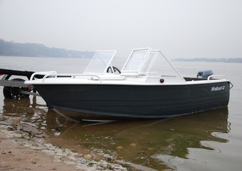 Моторно-гребная лодка Windboat 42mpro